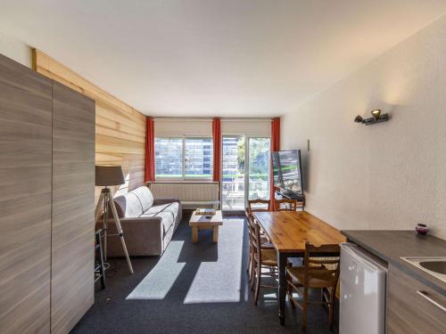 Appartement lumineux 6 pers plein centre, pied des pistes, balcon, vue montagne - FR-1-400-112