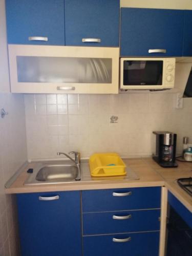 Dapur atau dapur kecil di Apartmani Slavica