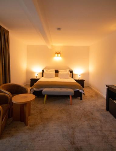 a hotel room with a bed and a couch at Hunter Vip in Reghin