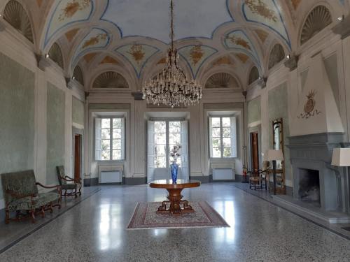 a large room with a table and a chandelier at Fattoria Michela in Matraia