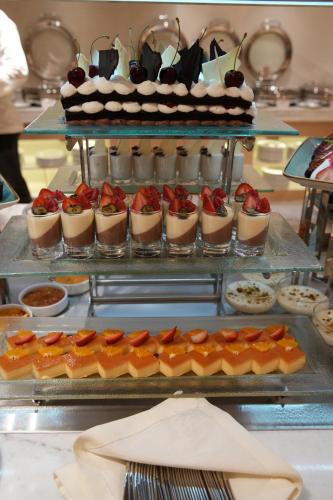 Makanan di atau berdekatan hotel