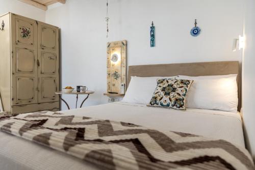 a bedroom with a bed with a blanket on it at Elizabeth's small apartment in Naxos Chora