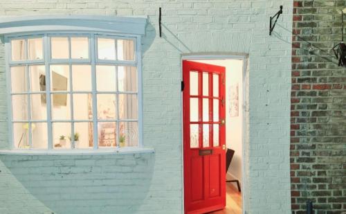 Inviting 2-Bed Cottage in Windsor – Photos 3