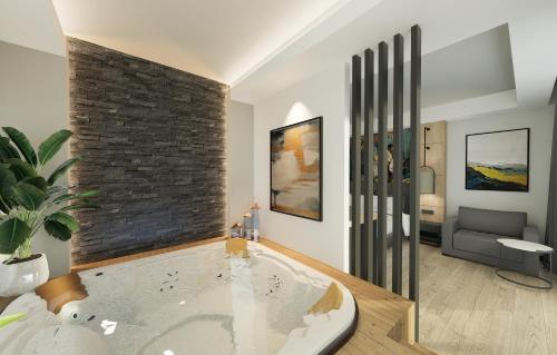 uma banheira num quarto com uma parede de tijolos em Side Zeugma Hotel - Adult Only 16 Plus em Side