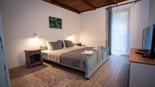 a bedroom with a bed with a television and a table at Family TreeZ Premium Apartments in Poiana Brasov