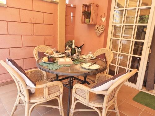 Zdjęcie z galerii obiektu Top1 Green Sea Bungalow jardin w mieście Maspalomas