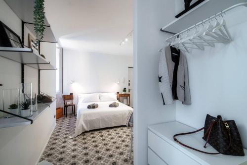 a bedroom with white walls and a bed in a room at Cesare 22 - The House Of Travelers in Como