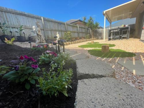 a garden with statues and flowers in a yard at Royal Romanesque holiday house in Dakabin in Dakabin