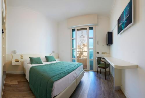 Postel nebo postele na pokoji v ubytování Ruhl Beach Hotel & Suites