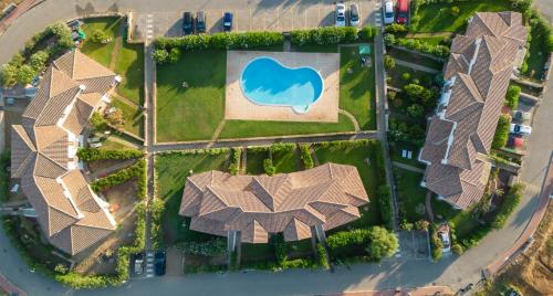 ブドーニにあるCapannizza Complexの家屋のある庭の上空の景色