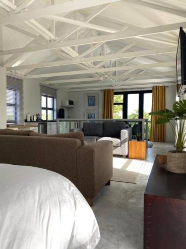 Χώρος καθιστικού στο Cozy spacious loft on 4th Avenue