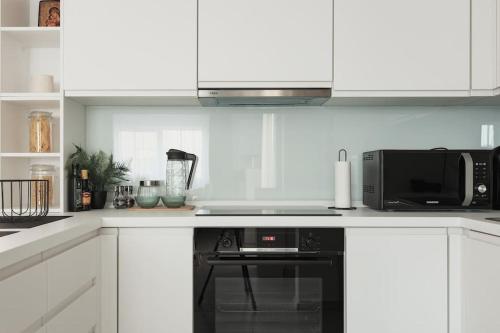 Køkken eller tekøkken på Ambassador Apartment