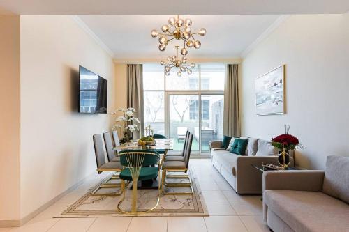 Amazing 2 bedroom Waterfront and Burj Khalifa view