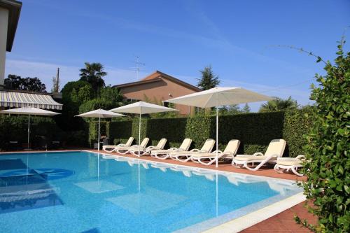 The swimming pool at or close to Albergo Ristorante Papa