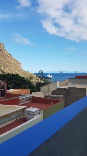 a view of the ocean from the roof of a building at Casa Tortuga in Santa Cruz de Tenerife