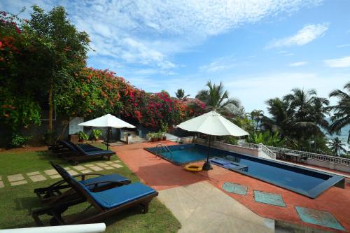 Bazén v ubytování Getaway Beach Resort Kovalam nebo v jeho okolí