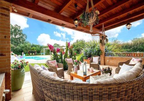 VILLA DOLORES , with a spectacular swimming pool with hydromassage and a big garden for the children - IUN S3325 photo 3
