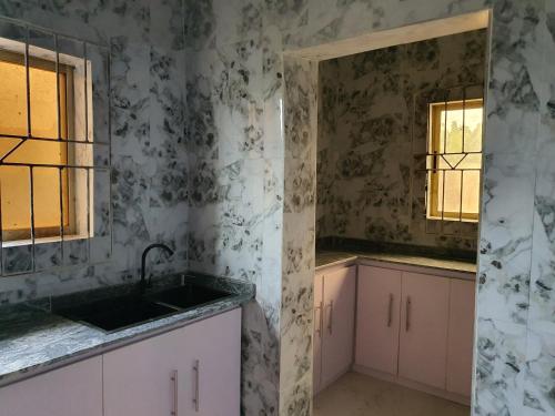 Kuchyň nebo kuchyňský kout v ubytování Umbrella properties - Eleyele Ibadan