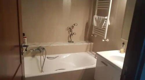 Phòng tắm tại Bright two bedroom apartment Lac2 Tunis Tunisia