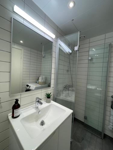 Koupelna v ubytování Newer apartment, with all you needs! 25 minutes to Oslo City or OSL Airport!