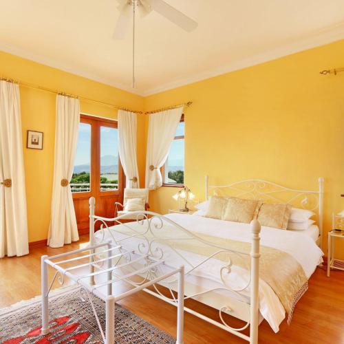 Letto o letti in una camera di Apricot Gardens Guesthouse