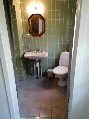 A bathroom at Skovhuset