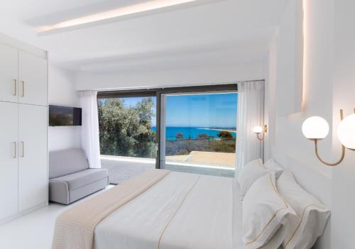 Posteľ alebo postele v izbe v ubytovaní Villa Ouranos - Luxurius modern villa pool, close to the beach
