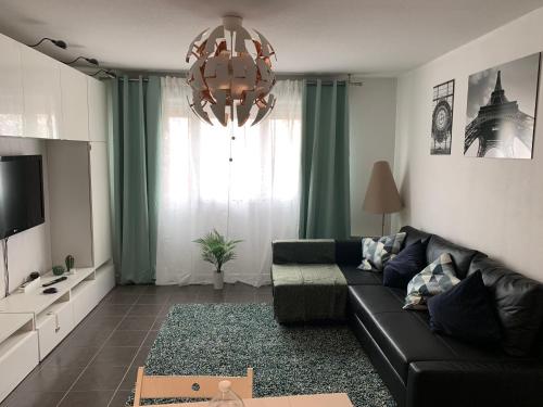 Televízia a/alebo spoločenská miestnosť v ubytovaní Superbe appartement neuf T3 de 71m2 en résidence a Marseille