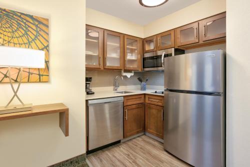 Kuchyň nebo kuchyňský kout v ubytování Staybridge Suites Corning by IHG