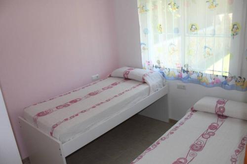 A bed or beds in a room at Chalet privado, con vistas al mar.