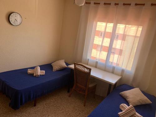 Apartment COZY ROOM GUAPO-ALICANTE Nearby The Beach and The ...