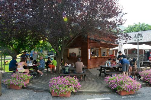 Επισκέπτες που μένουν στο Camping Bungalows La Borda del Pubill