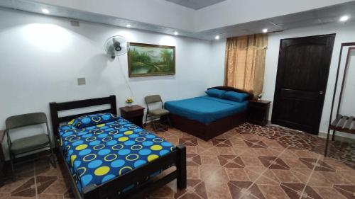 Vuode tai vuoteita majoituspaikassa BlueRock Hostal