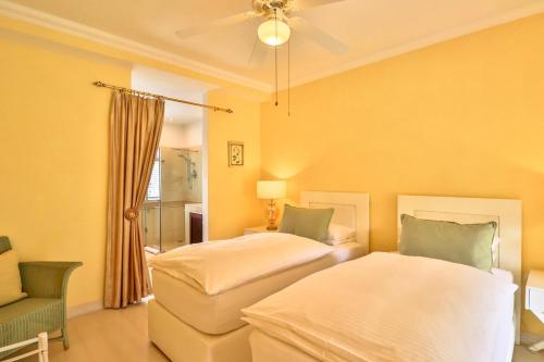 Letto o letti in una camera di Apricot Gardens Guesthouse