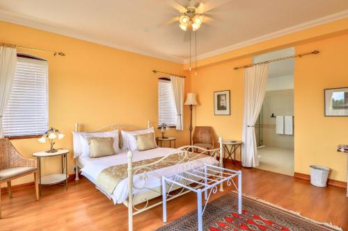 Letto o letti in una camera di Apricot Gardens Guesthouse