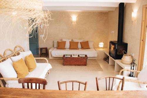 Posezení v ubytování Can Camades - Casa amb jardí i piscina a L'Empordà