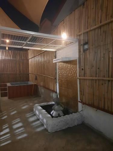 Гостиная зона в Omotenashi House of Santa Rosa City Laguna