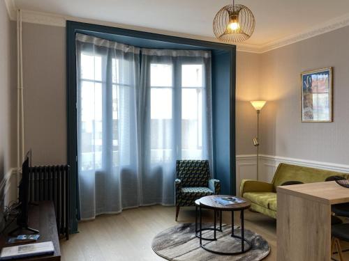 Appartement Équipé au Cœur de Vichy – Confort et Praticité - FR-1-489-366