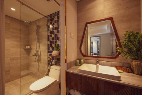 a bathroom with a toilet and a sink and a shower at Au Lac Legend Hotel in Ho Chi Minh City