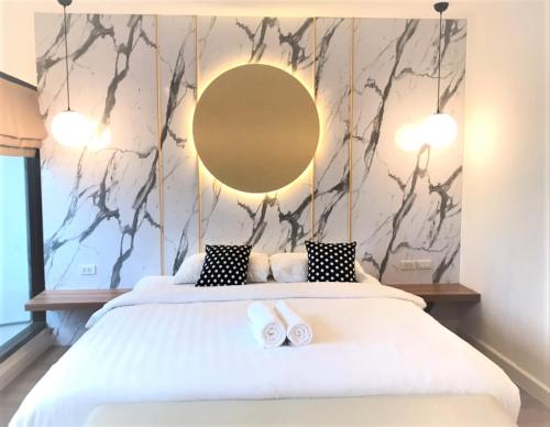 Postel nebo postele na pokoji v ubytování La La Moon Krabi Poshtel'n' Pool
