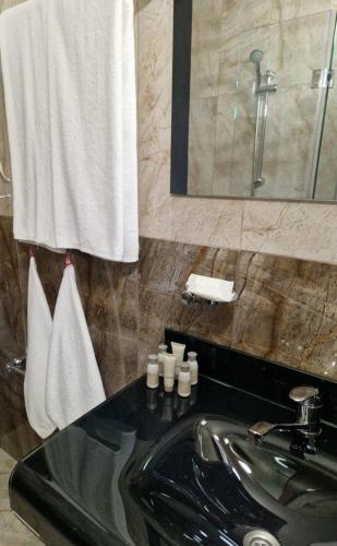 Ένα μπάνιο στο Hotel Leda