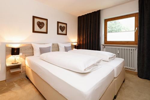 Ένα ή περισσότερα κρεβάτια σε δωμάτιο στο Ferienwohnung Karin