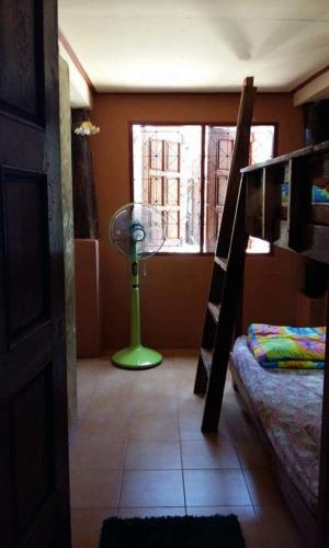 Una cama o camas en una habitación de Cactus Hostel