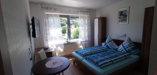 a small bedroom with a bed and a window at Silvia Hüls in Kröv