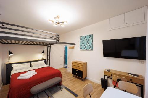 una camera con letto rosso e TV a schermo piatto di Stunning View with 3 Terraces near DANTE SQ! By HouseinNaples a Napoli