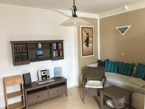 a small living room with a bed and a desk at Ferienwohnung Eckloff in Lutherstadt Wittenberg