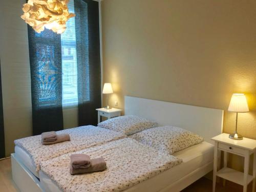 a bedroom with a bed with two towels on it at Ferienwohnung Eckloff in Lutherstadt Wittenberg