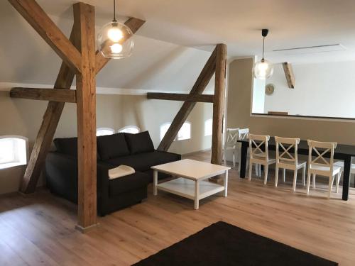 a living room with a black couch and a table at Ferienwohnung Eckloff in Lutherstadt Wittenberg