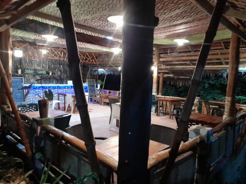 Erlittop Nature Lodge餐廳或用餐的地方