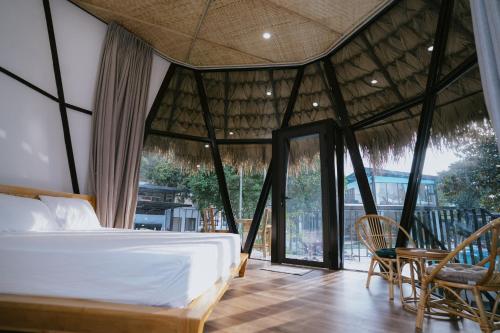Giường trong phòng chung tại Soca Villa Ba Vì - Venuestay